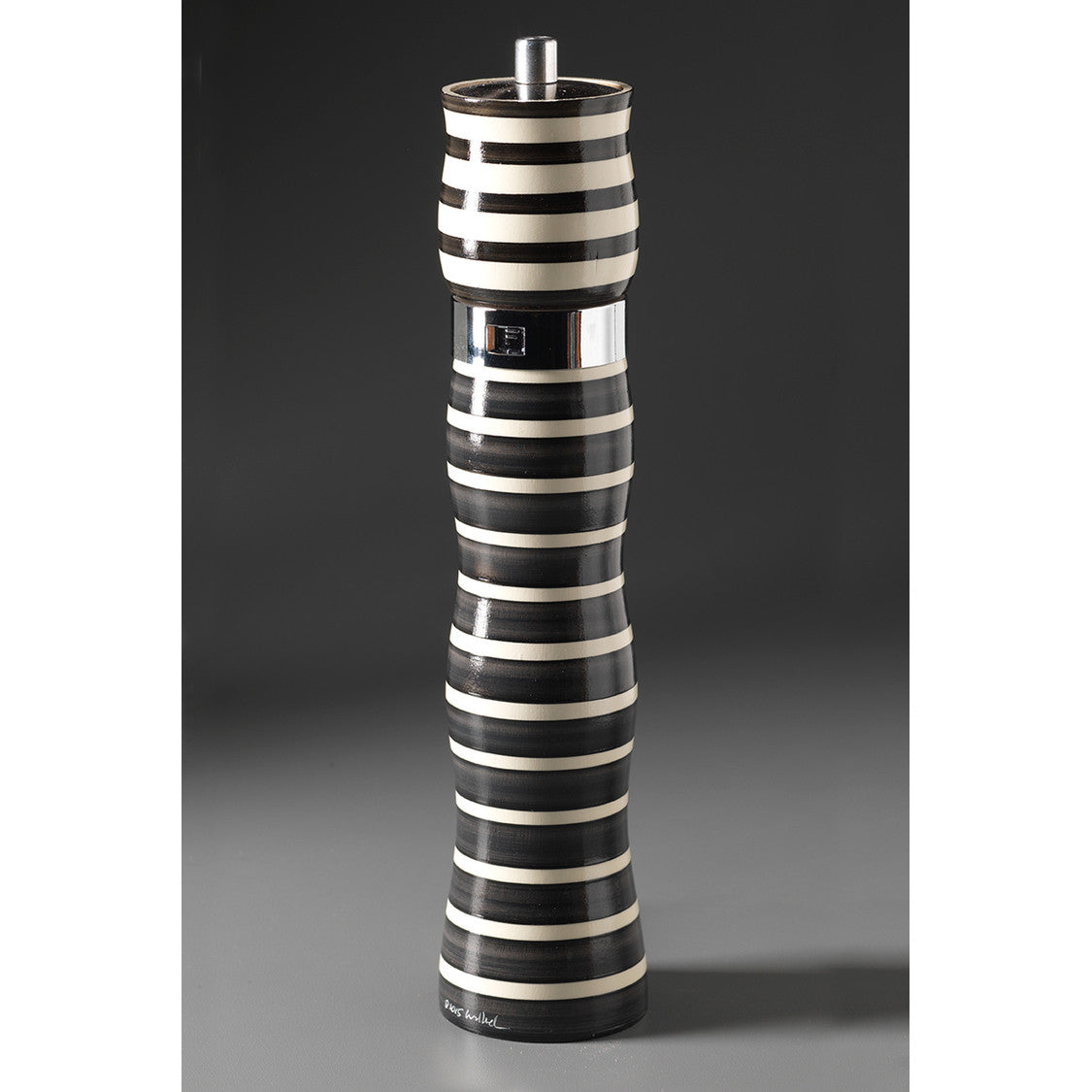 https://www.sweetheartgallery.com/cdn/shop/products/Raw-Design-Black-and-White-Wooden-Salt-Shaker-and-Pepper-Mill-Combo-C-8-Artistic-Designer-Salt-and-Pepper-Shakers.jpeg?v=1590333846